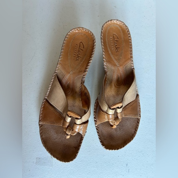 Clark’s Artisan Thong Sandal Slip on Wedge Brown Leather Whipstich Size 9 M - Picture 1 of 8